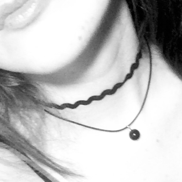 🖤 (Free with Purchase) Wavy Choker 🖤 - Picture 2 of 6